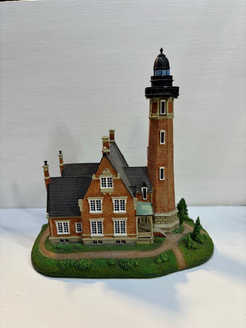 Danbury Mint "LOST CLEVELAND LIGHT" Historic Lighthouse